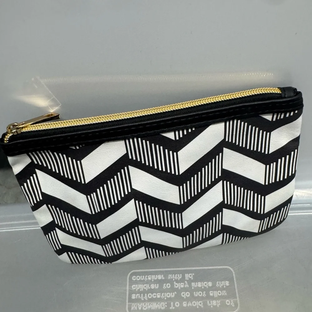 Black and Gold Zippered Pouch - Picture 2 of 2